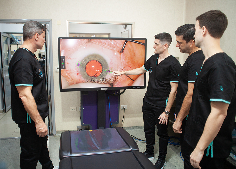 Equipo quirúrgico con tecnología Noenuity — Instituto Santa Lucía Paraná